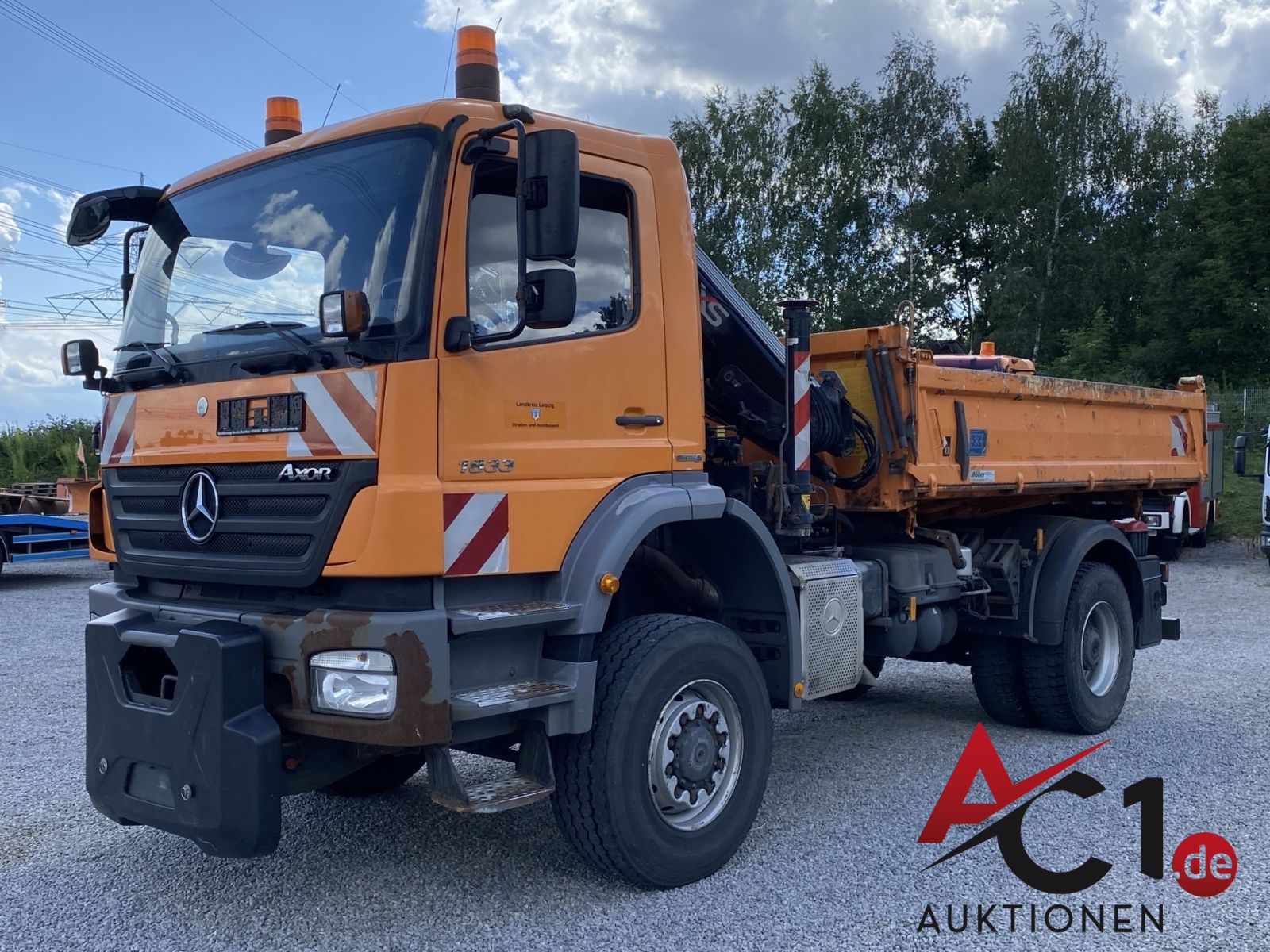 MB Axor 1833 Allradkipper mit Ladekran HIAB 088